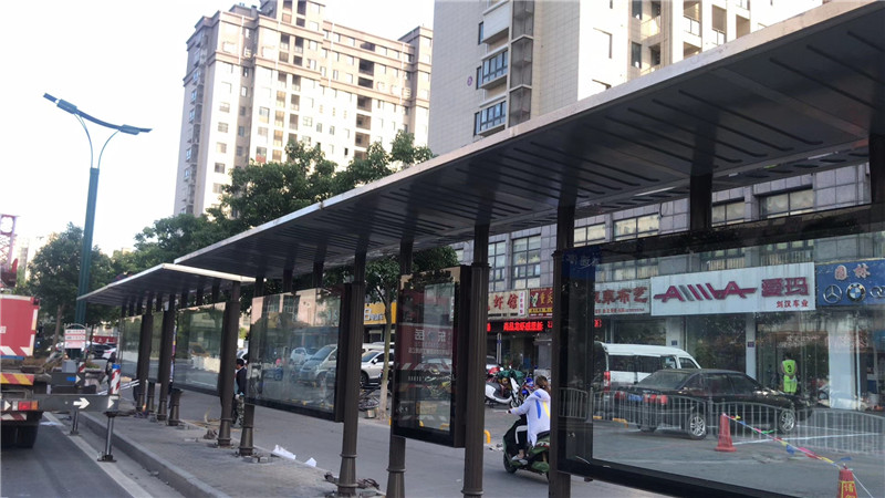 山东候车亭安装现场完工效果实拍